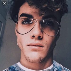 Meet your Posher, Leigha